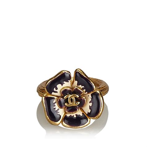 bague or chanel|bague camelia noir Chanel.